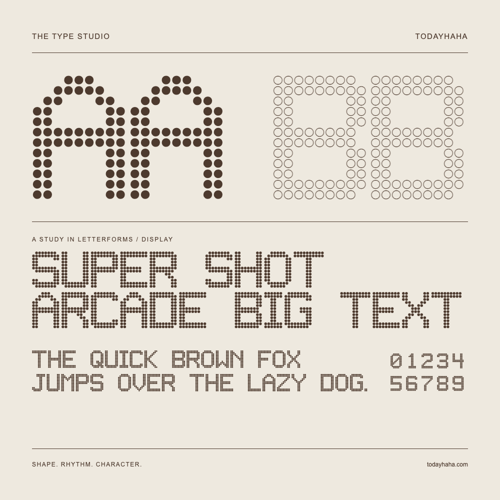 Super Shot Arcade Big Text — Buchstabenstudie mit Beispielsatz und Ziffern
